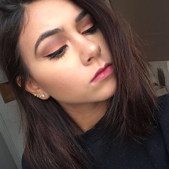 Meet your Posher, Gianna - Picture 2 of 2